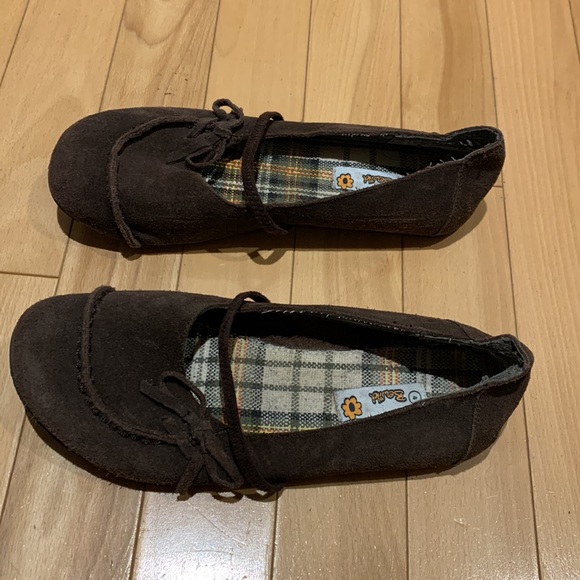 Bewild Brown Suede ballet flats - size 4 Youth/ size 6.5 Women’s - Picture 3 of 15